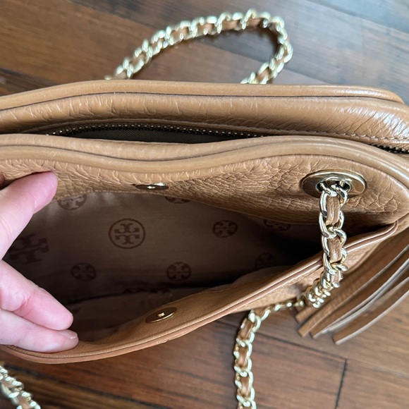 Tory Burch Thea Royal Tan Crossbody Bag with Gold Chain - Picture 9 of 11